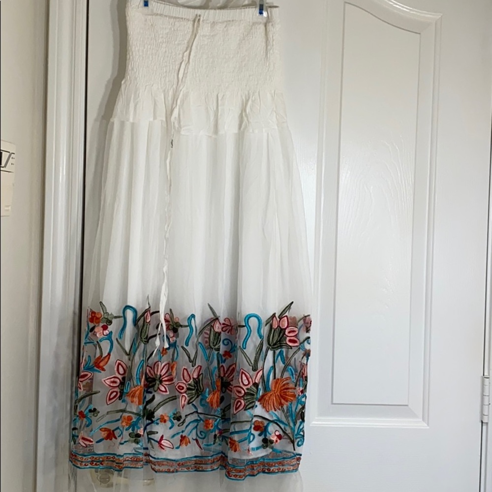 White floral embroidered skirt 🌸